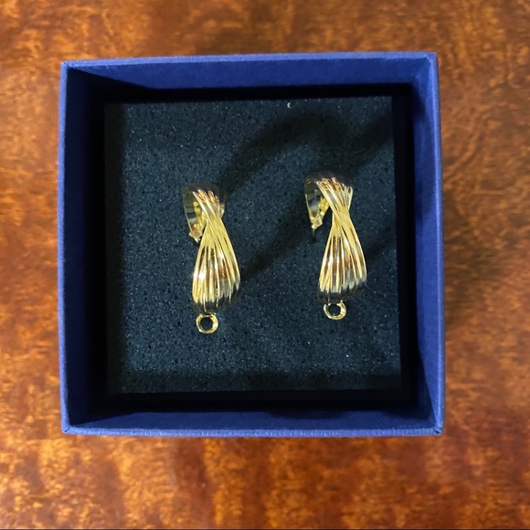 Set of Two Gold Hoop Earrings ( One Small, One Medium) - Picture 3 of 16